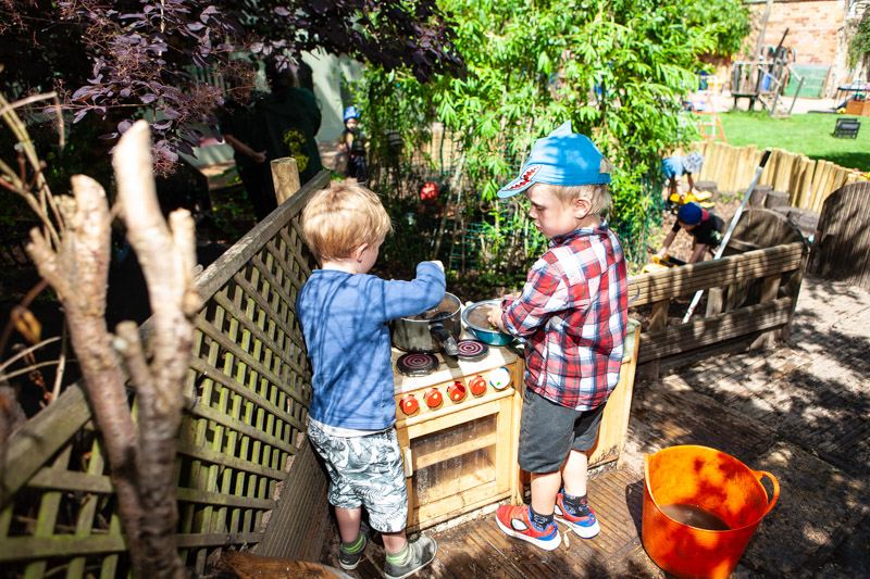 acorns-nursery-school-cirencester-gardens-slider-13