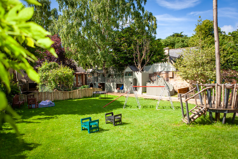 acorns-nursery-school-cirencester-gardens-slider-6