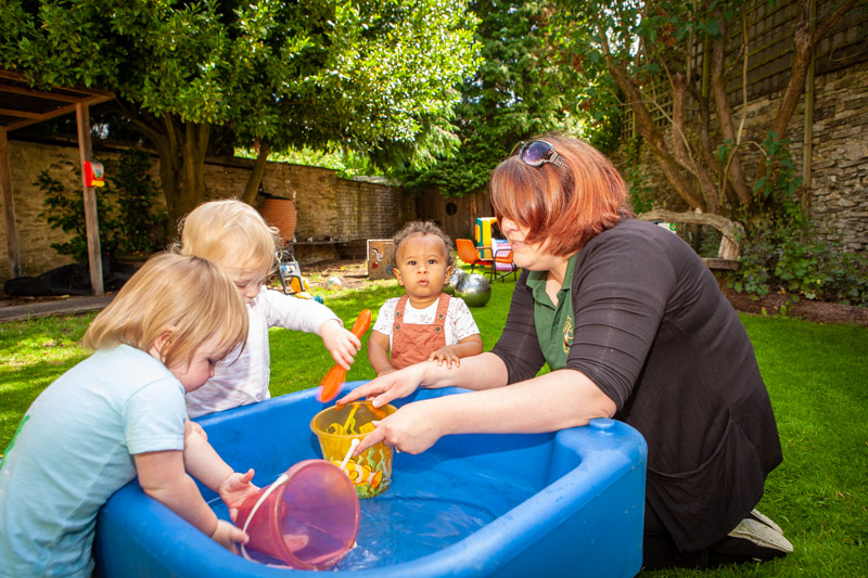 acorns-nursery-school-cirencester-gardens-slider-9