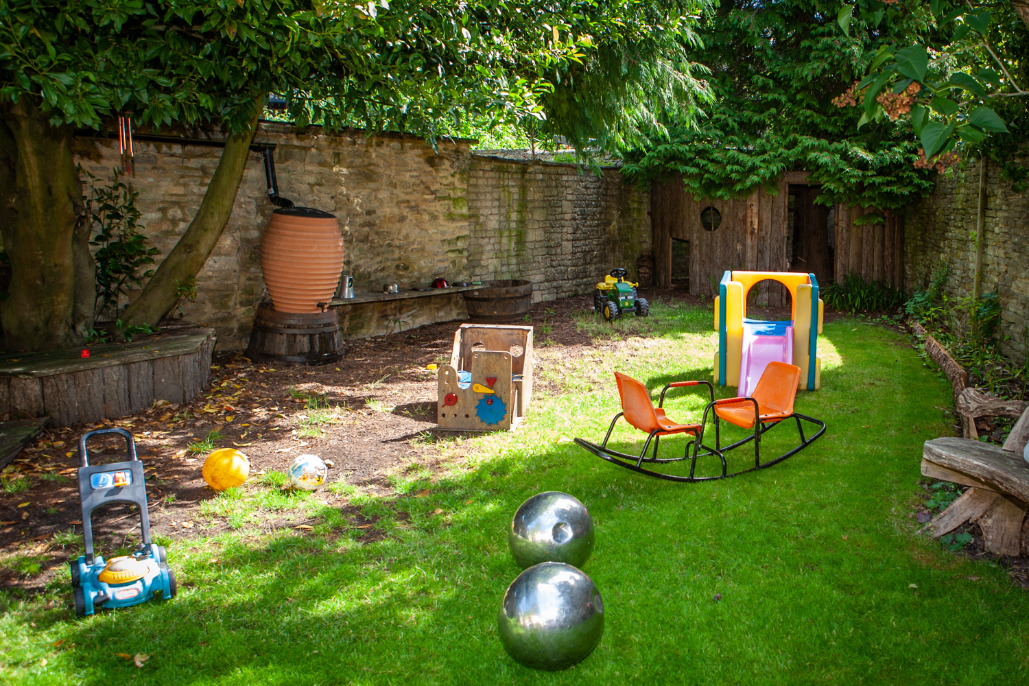 acorns-nursery-school-cirencester-babies-and-tweenies-garden-7