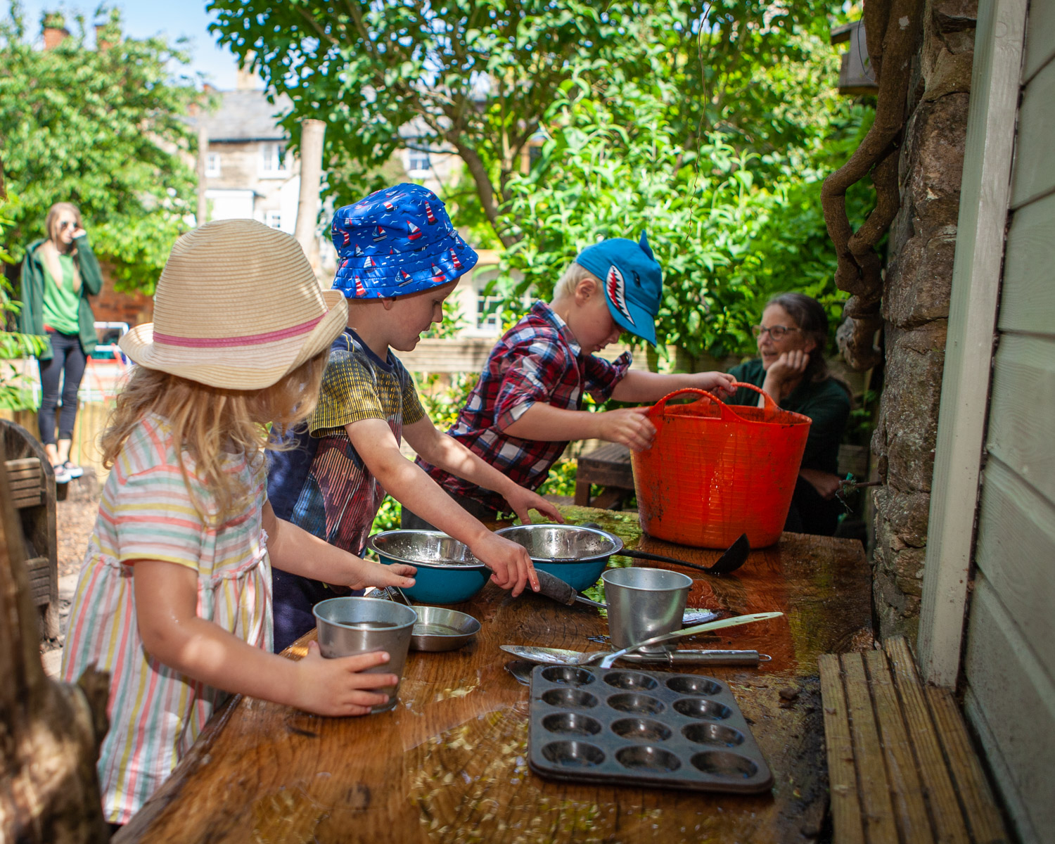 acorns-nursery-school-cirencester-mud-kitchen-3